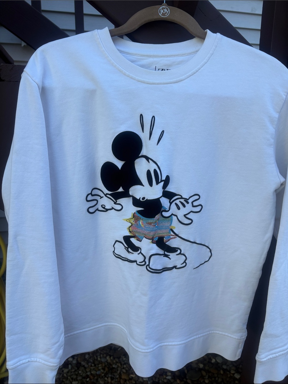 Disney Women’s Medium White Mickey Mouse Graphic Crewneck Sweatshirt